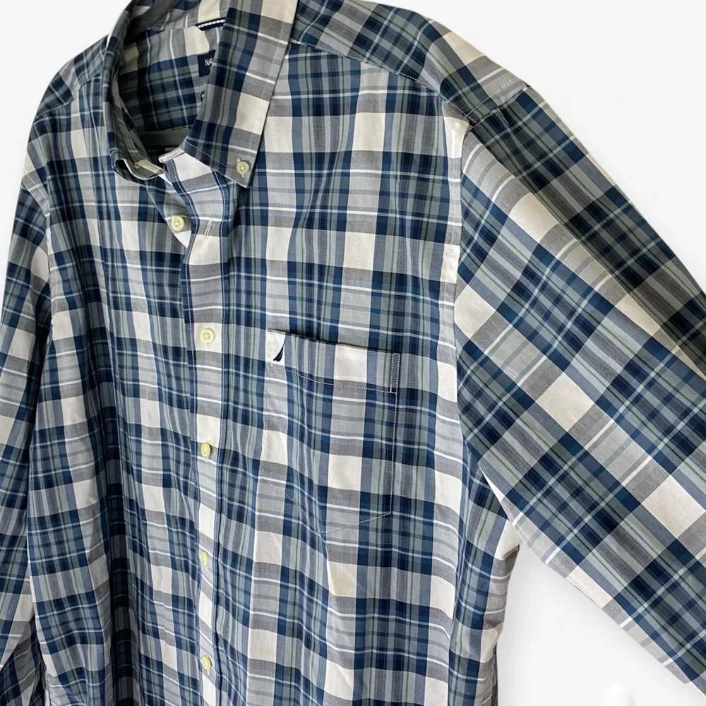 Nautica Blue and White Casual wrinkle resistant Button Down Shirt XL - Picture 3 of 5